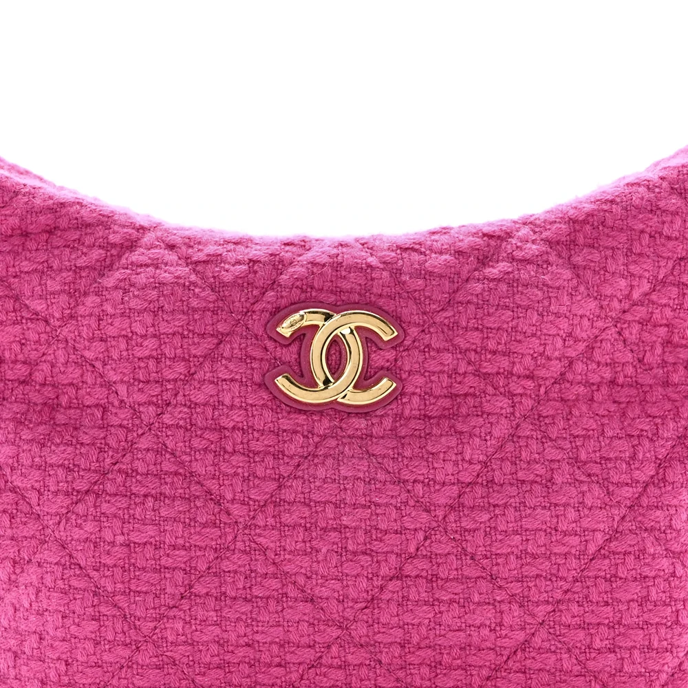 Chanel – Cashmere Tweed Quilted CC Links Hobo Fuchsia