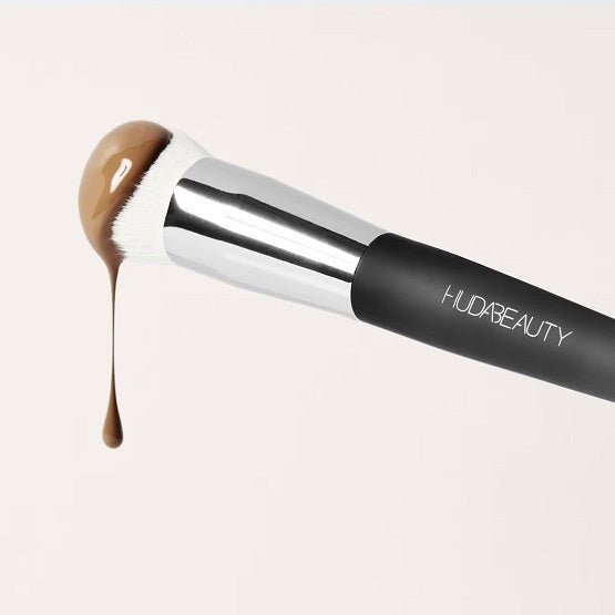 HUDA BEAUTY – Base Brush