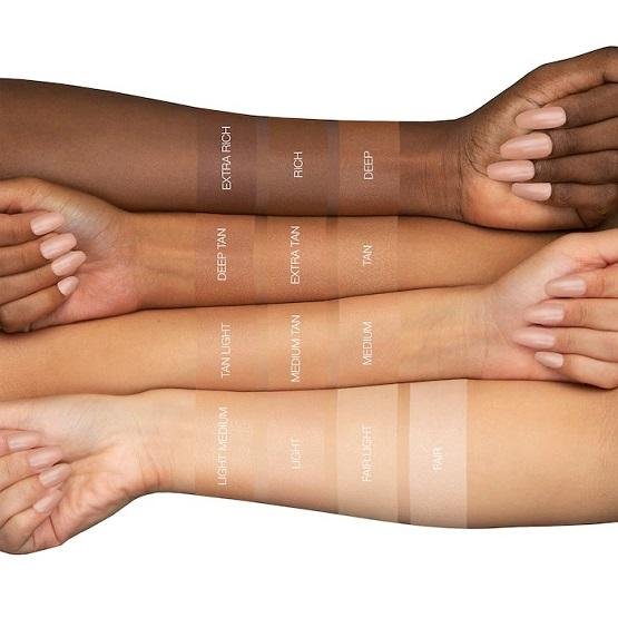 HUDA BEAUTY GloWish Luminous Pressed Powder Foundation – 03 Light