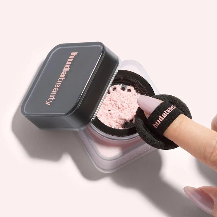 HUDA BEAUTY – Mini Easy Bake Blurring Loose Baking & Setting Powder – Cherry Blossom