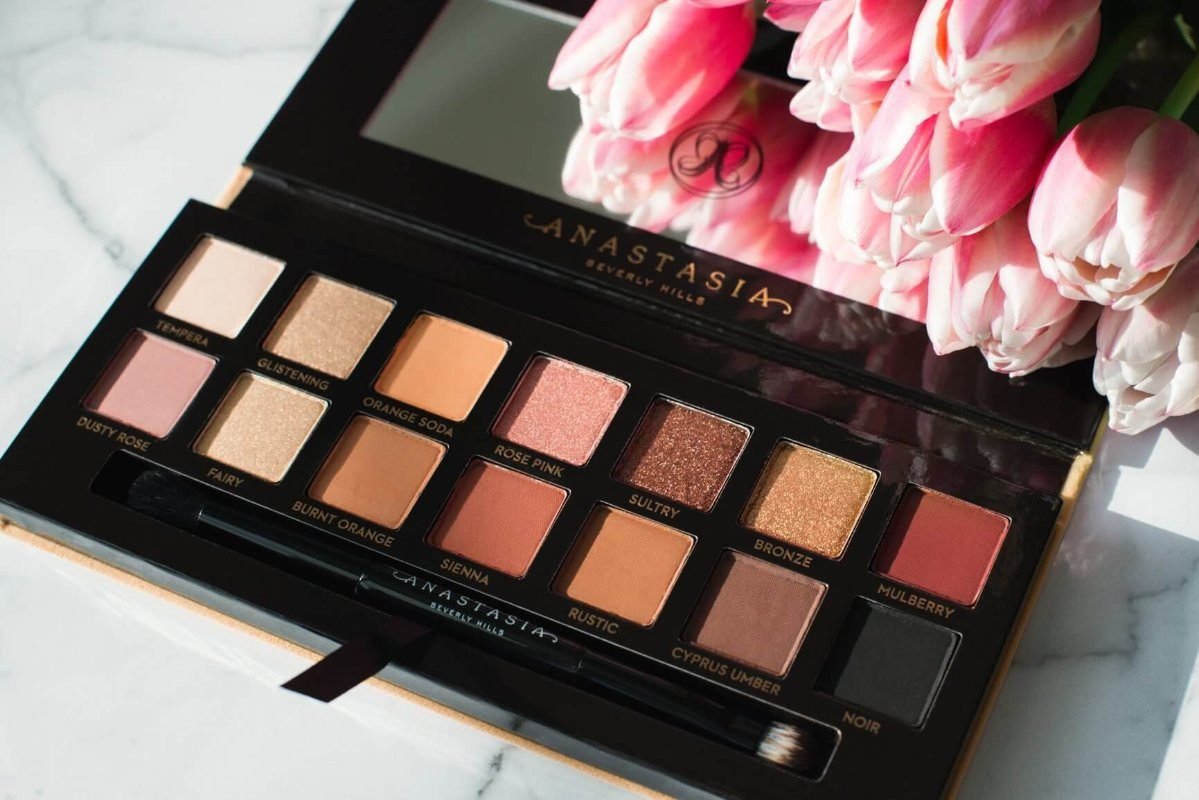 Anastasia Beverly Hills – Soft Glam Eyeshadow Palette